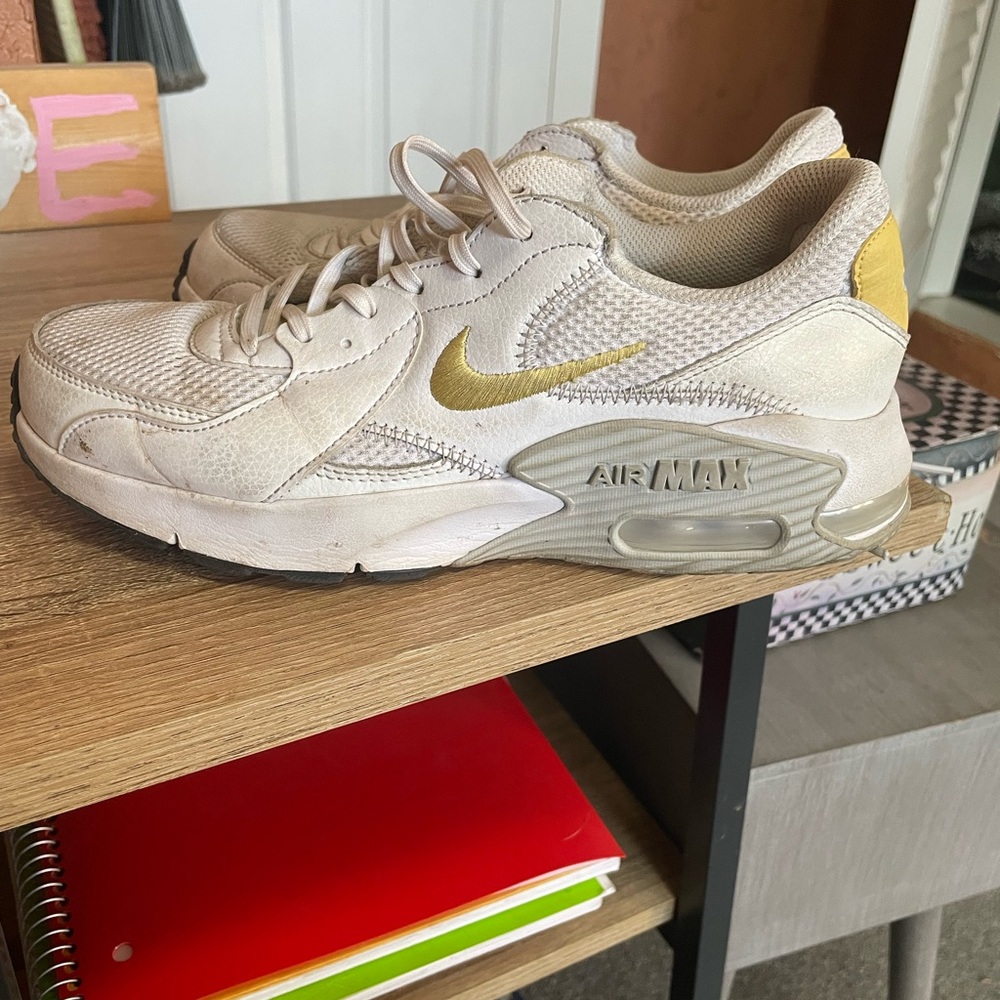 Nike Sneakers in Cream and Yellow